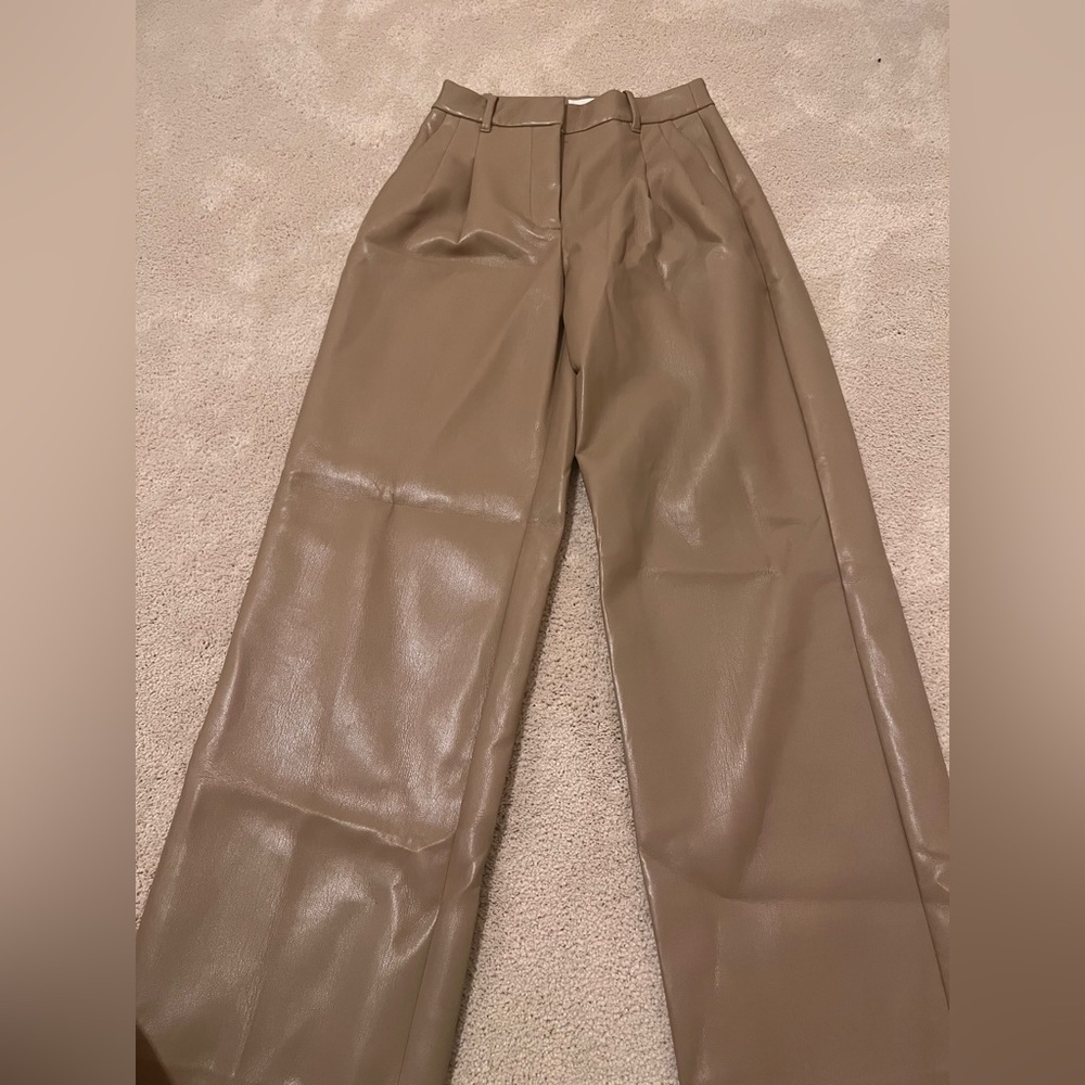 Size 2 Aritzia Wilfred Melina pants perfect condition.